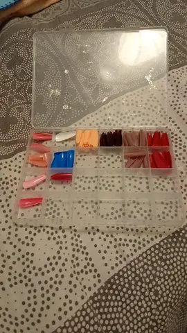 Boîte de faux ongles