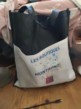 Bonjour, je donne un sac de DVDs et livres pour enfants