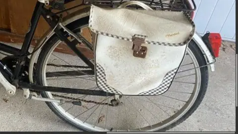 DONNE PAIRE DE SACOCHES