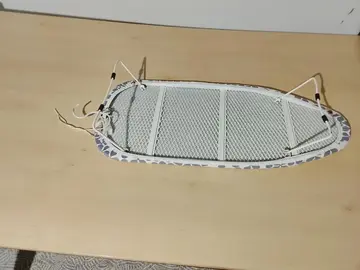Planche à repasser de table