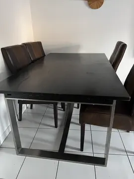 Table en bois brut extensible 175x70 + 4 chaises en cuir urgent