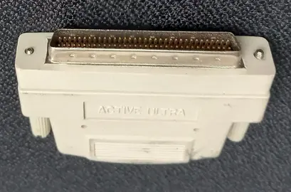 Terminateur SCSI 3 (UW = 68 pin)