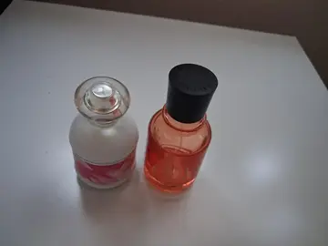 flacons de parfums vides