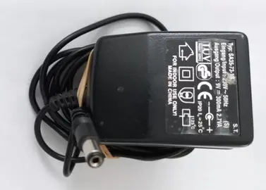 Adaptateur secteur 5 volts / 300 milli ampères