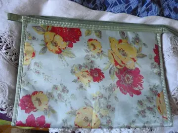 grande trousse de toilette fleurie