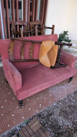 5 chaises + petit canapé