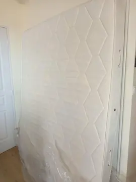 matelas 160 ×200 cm . bon état pas taché . Je l’ai changé car vieux (2008)