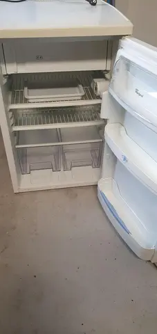 Réfrigérateur Whirlpool (petite taille)