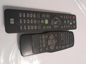 Lot télécommandes.