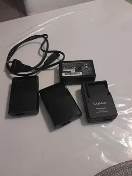 Lot chargeurs cartes appareils photos.