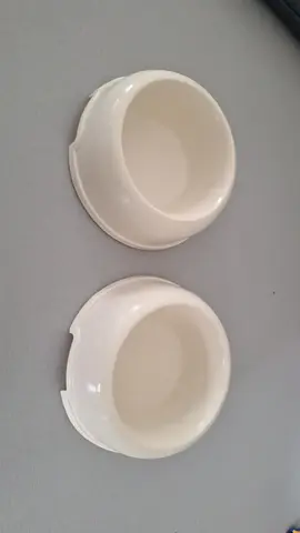 2 gamelles pour chat ou petit chien