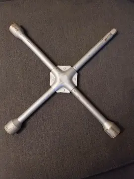 CROIX pour démonter pneu