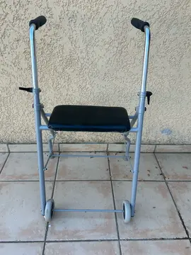 Déambulateur sur roulettes