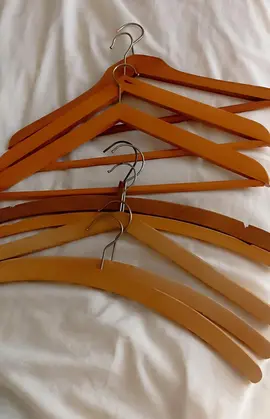 8 cintres en bois vintage