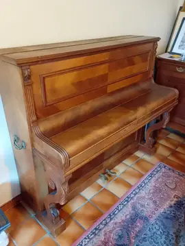 Piano ancien désaccordé