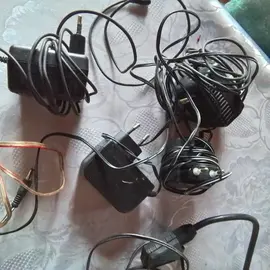 DIVERS CHARGEURS ET CABLE NUMERIQUES