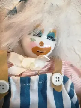 🎪 Clown en porcelaine – Le sourire qui ne s’éteint jamais !