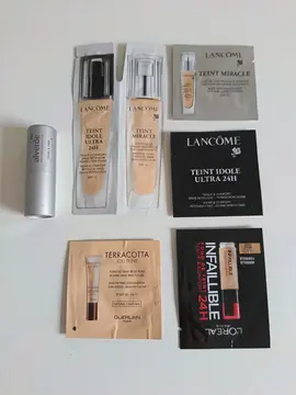 Maquillage : rouge à lèvres et fond de teint