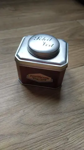 boîte à thé en métal