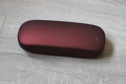 étui à lunettes marron