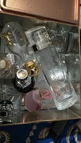 bouteilles de parfum vides