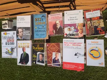 lot livres divers et magazines Poker