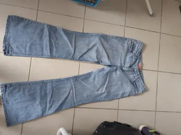 pantalon ya une petite tâche de javel