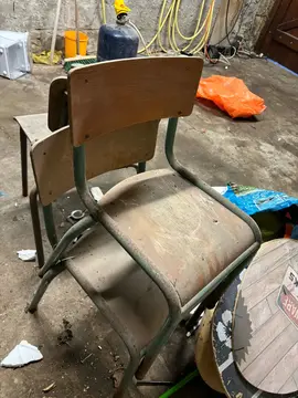 3 chaises d’école
