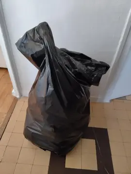 donne sac de vêtements de 10-11 à 14 ans propre et bonne qualité