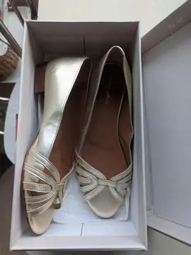 Chaussures femme dorées – très bon état