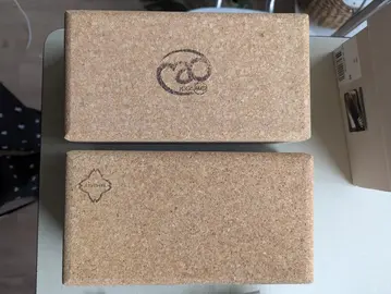 2 briques de yoga en liège – bon état