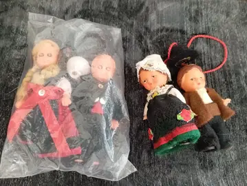 Petites poupées souvenir vacances