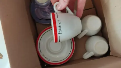 5 tasses et sous tasses