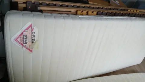 2 sommiers ikea (tête et pied réglables) et 2 matelas lattoflex 80x200