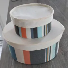 2 boîtes rondes