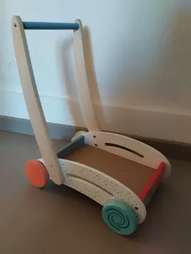 chariot de marche en bois