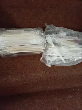 couverts en plastique