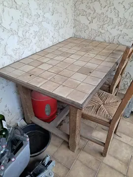 table en bois carrelee