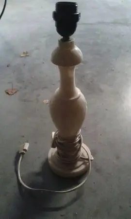 joli pied de lampe en albâtre