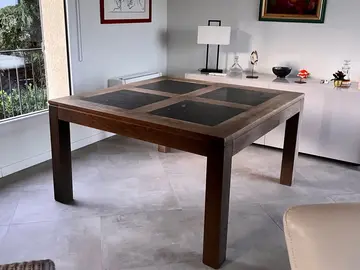 Table en bois rectangulaire