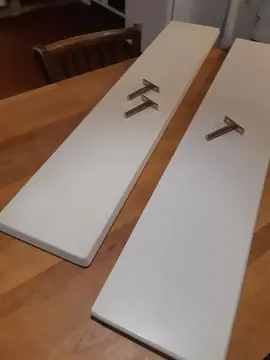 Étagères murale blanches avec fixations