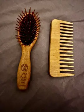 Brosse à cheveux et peigne en bois The Body Shop
