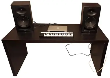 Grand bureau très spacieux et stable – bois épais