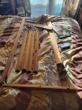 TABLE ENCADREMENT + 4 PIEDS + EQUERRES D'ANGLE + VIS MANQUE JUSTE UN PLATEAU