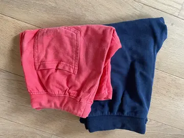survêtement et short Taille 8 ans