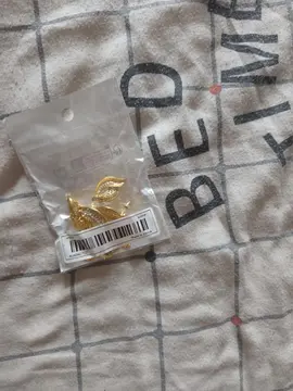 donne bijoux, et vêtements très bonne état