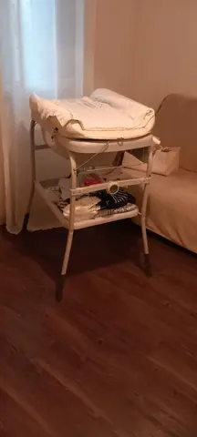 table à langer avec baignoire intégrée