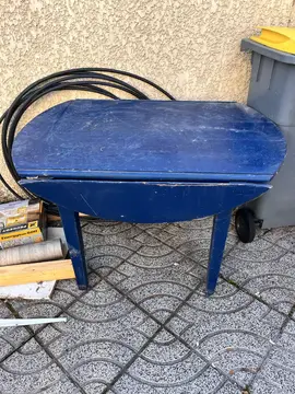 table en bois bleue