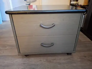 meuble sur roulettes