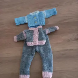 vetements pour petite poupée